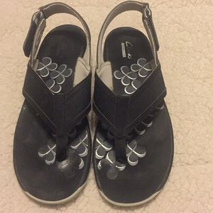 Clark’s black thong sport sandal